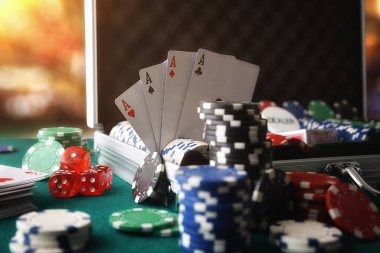 Final hand comparison showing winner determination